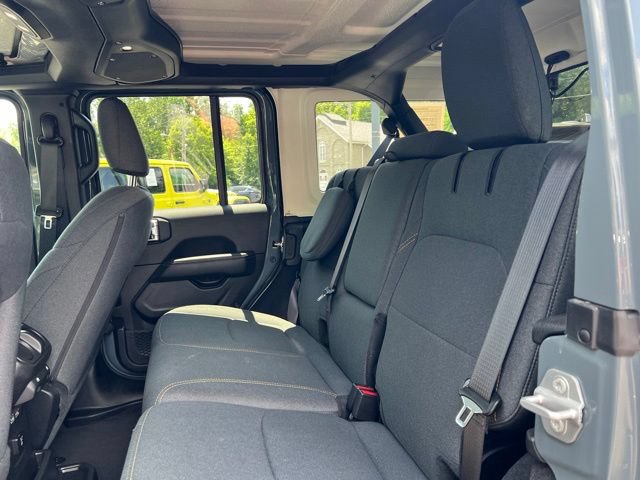 Used 2025 Jeep Wrangler Unlimited Sahara AWD/4WD image 17
