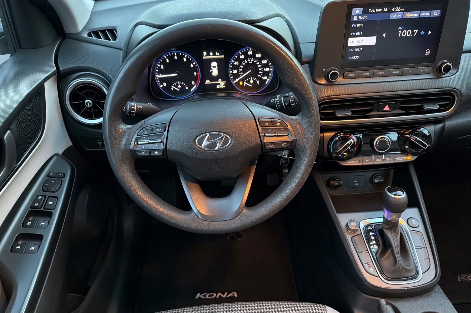 Used 2022 Hyundai Kona SE image 19