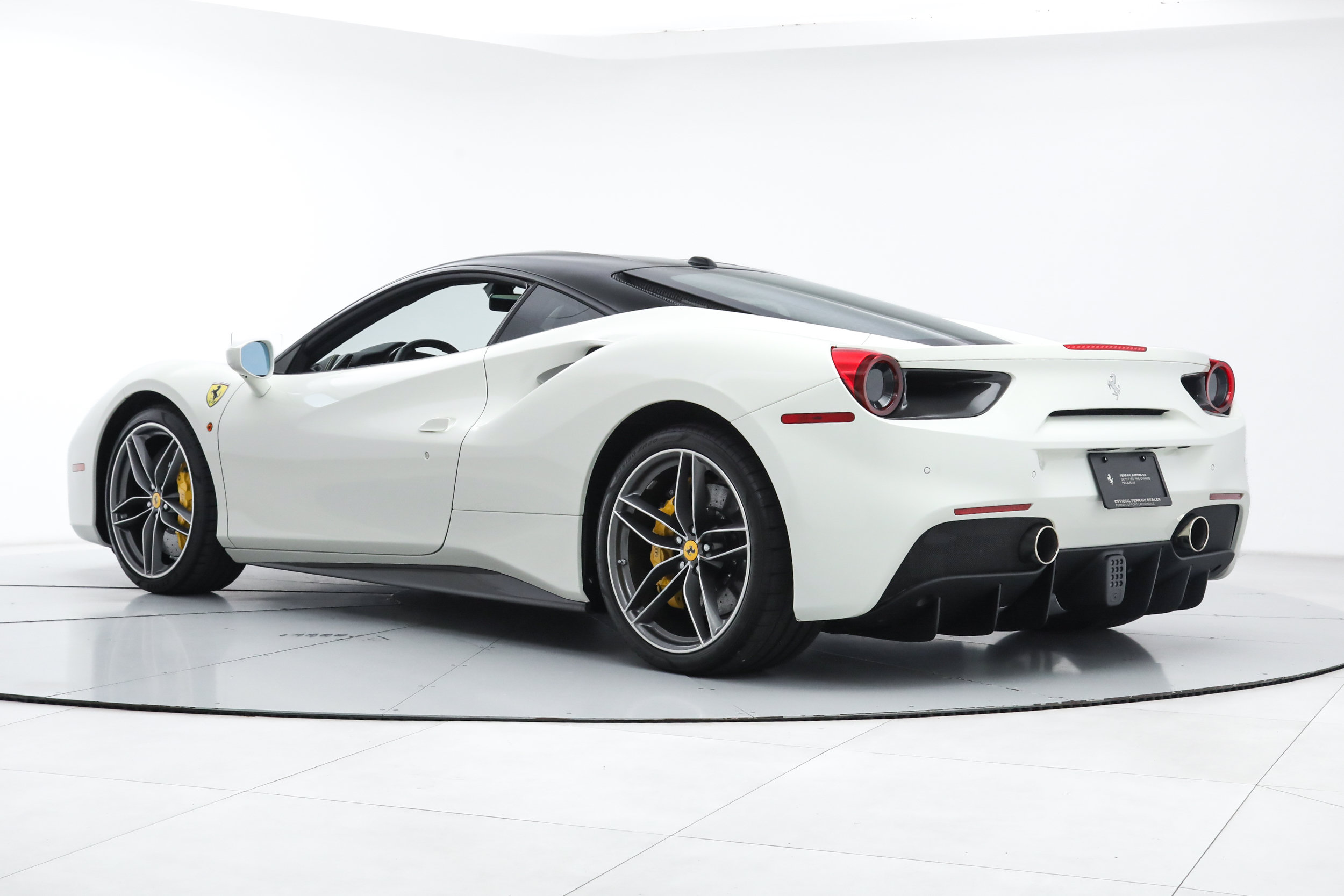 Used 2017 Ferrari 488 GTB RWD image 7