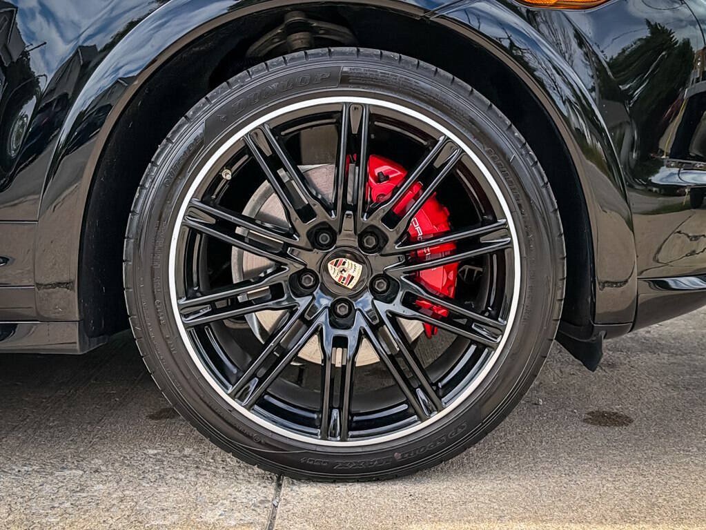 Used 2013 Porsche Cayenne GTS w/ Carbon Fibre Interior Pkg AWD/4WD image 15