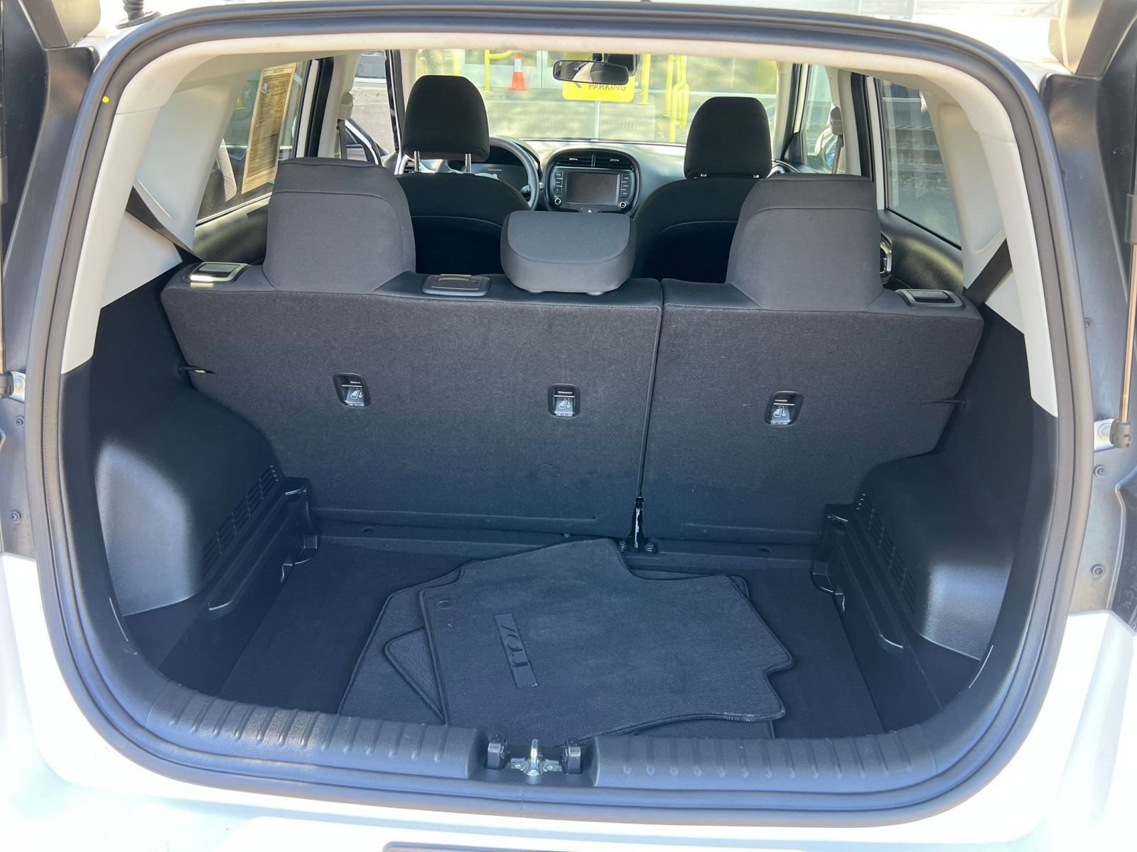 Used 2025 Kia Soul LX w/ LX Technology Package image 29