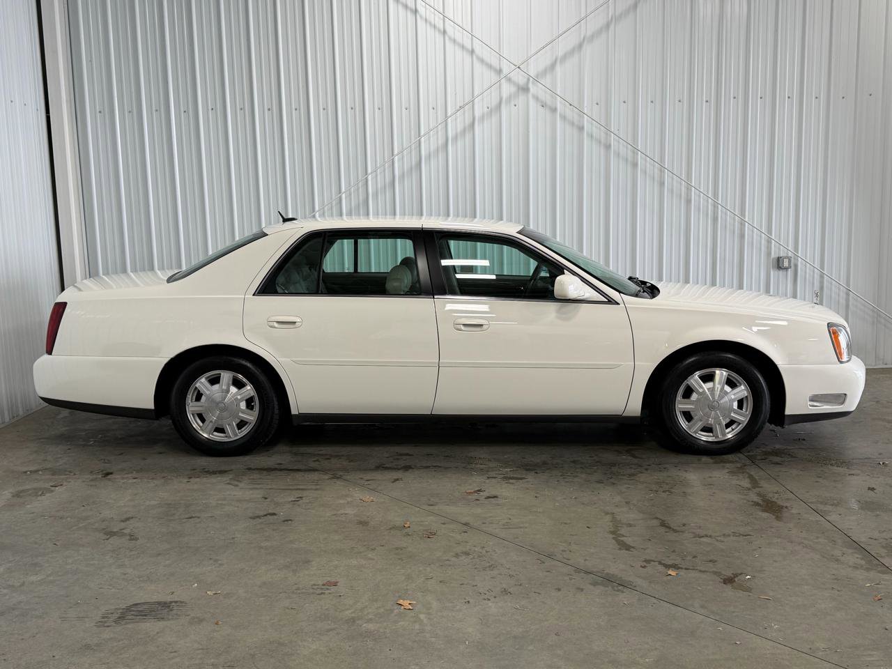 Used 2005 Cadillac De Ville Premium FWD image 2