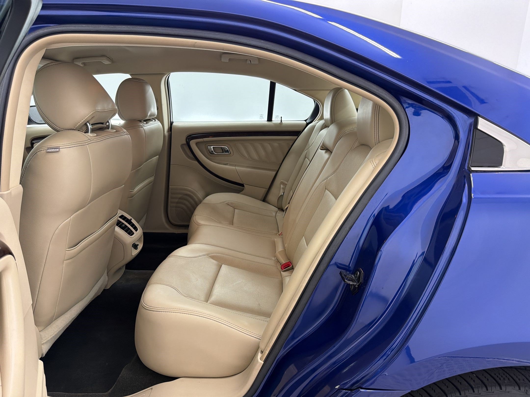Used 2013 Ford Taurus Limited FWD image 24