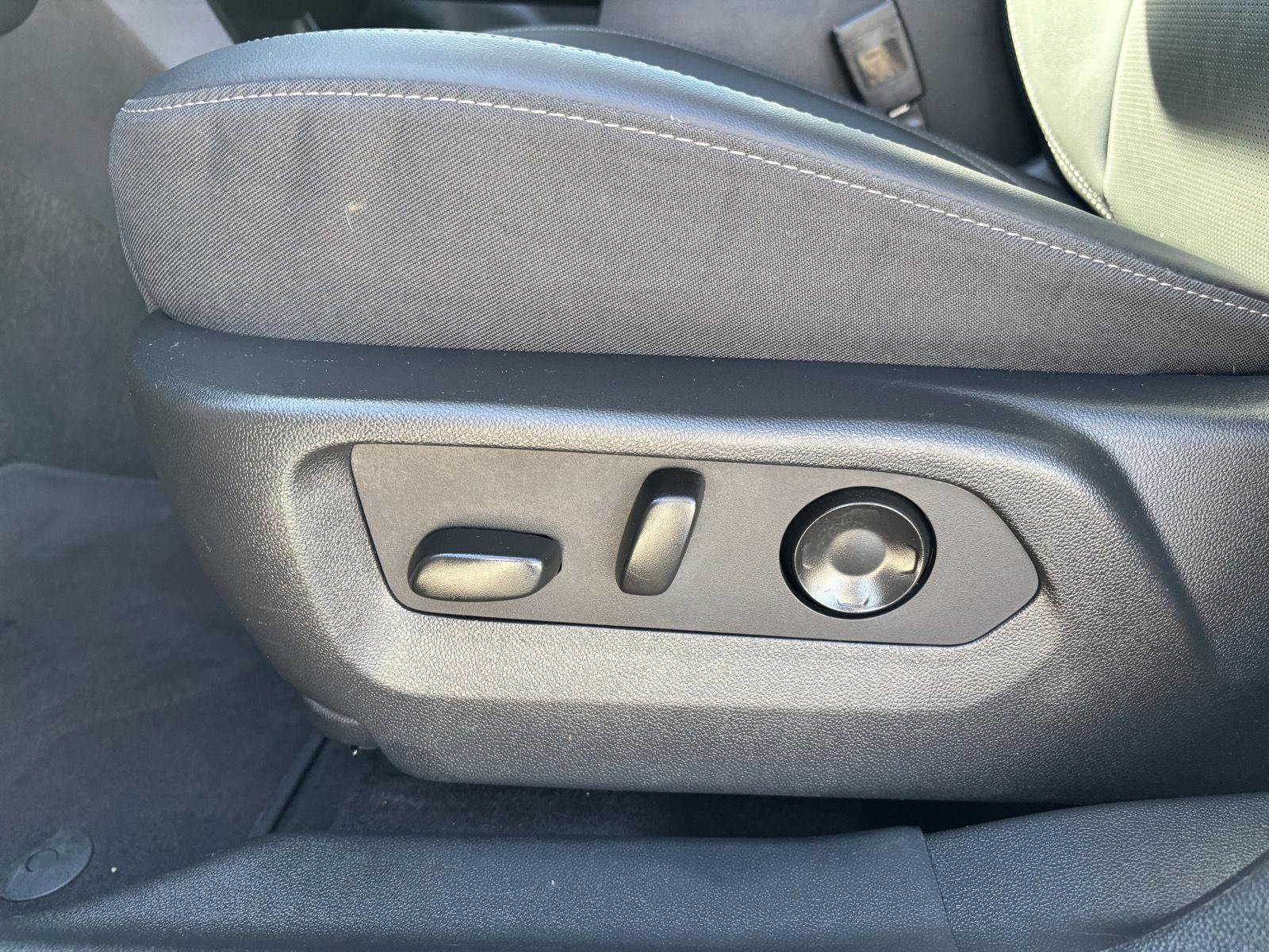 Used 2025 Buick Envision Preferred AWD/4WD image 13