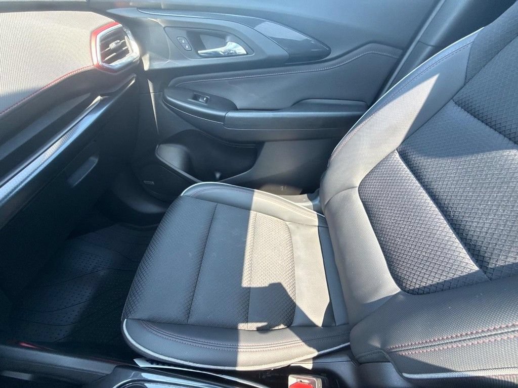 Used 2022 Chevrolet TrailBlazer RS w/ Sun and Liftgate Package FWD image 25