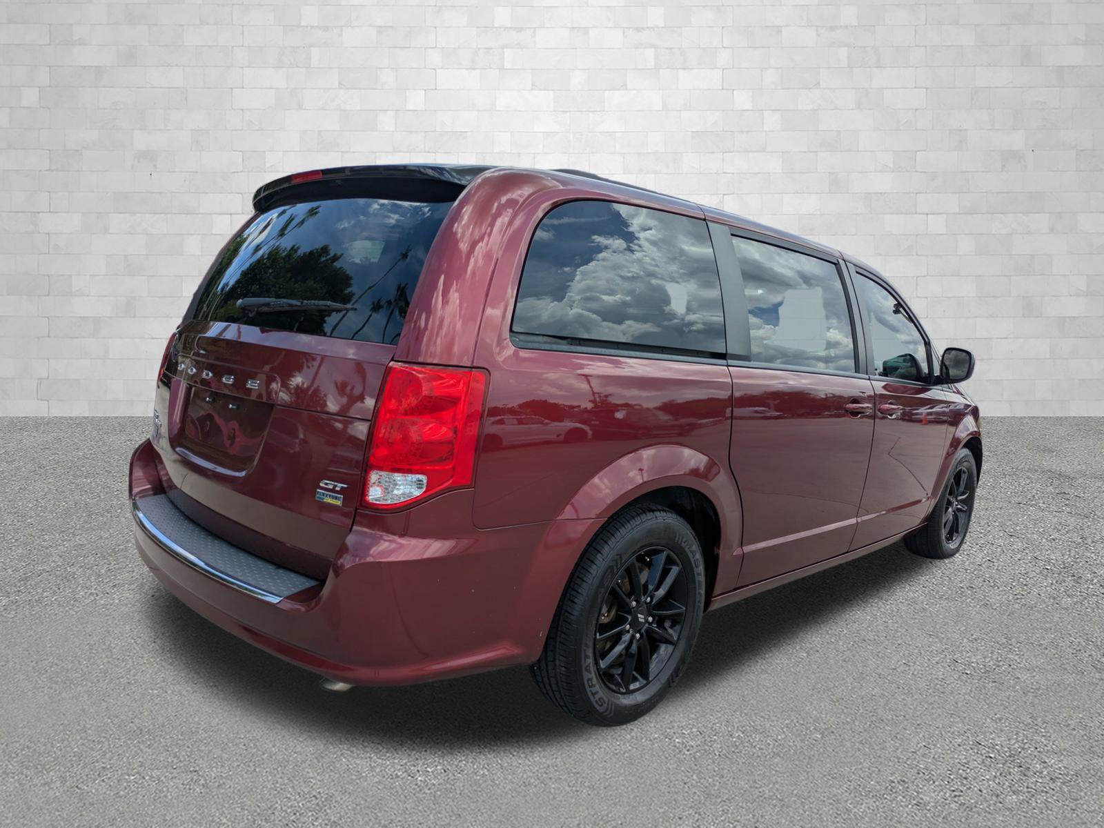 Used 2019 Dodge Grand Caravan GT FWD image 2