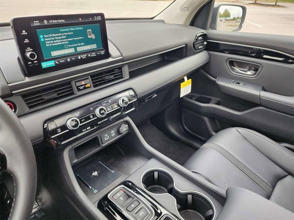 Certified 2024 Honda Pilot Touring image 28