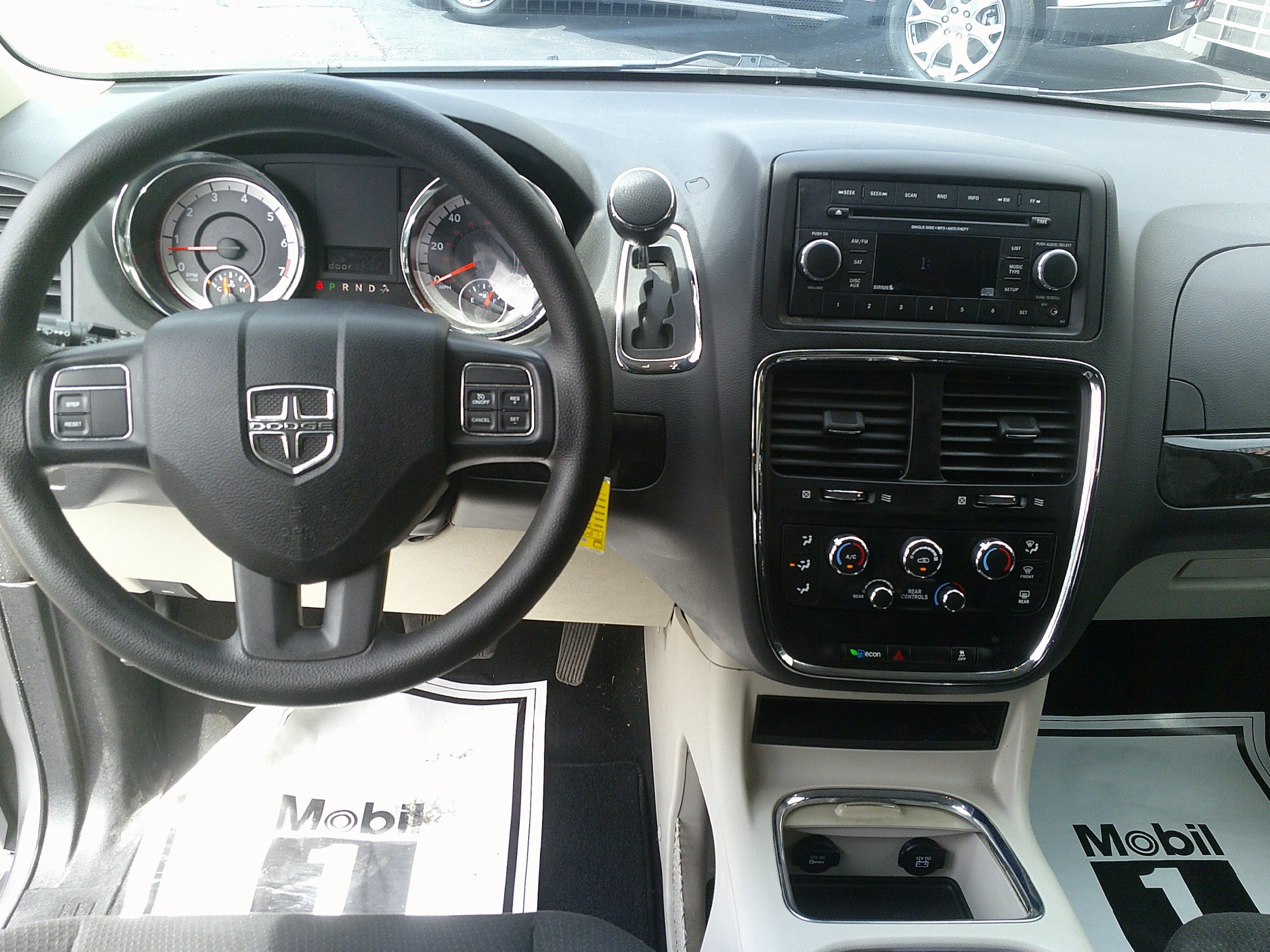 Used 2016 Dodge Grand Caravan SXT FWD image 24
