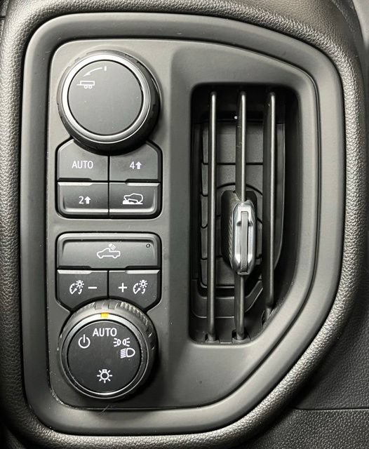 Used 2022 Chevrolet Silverado 1500 Custom AWD/4WD image 31