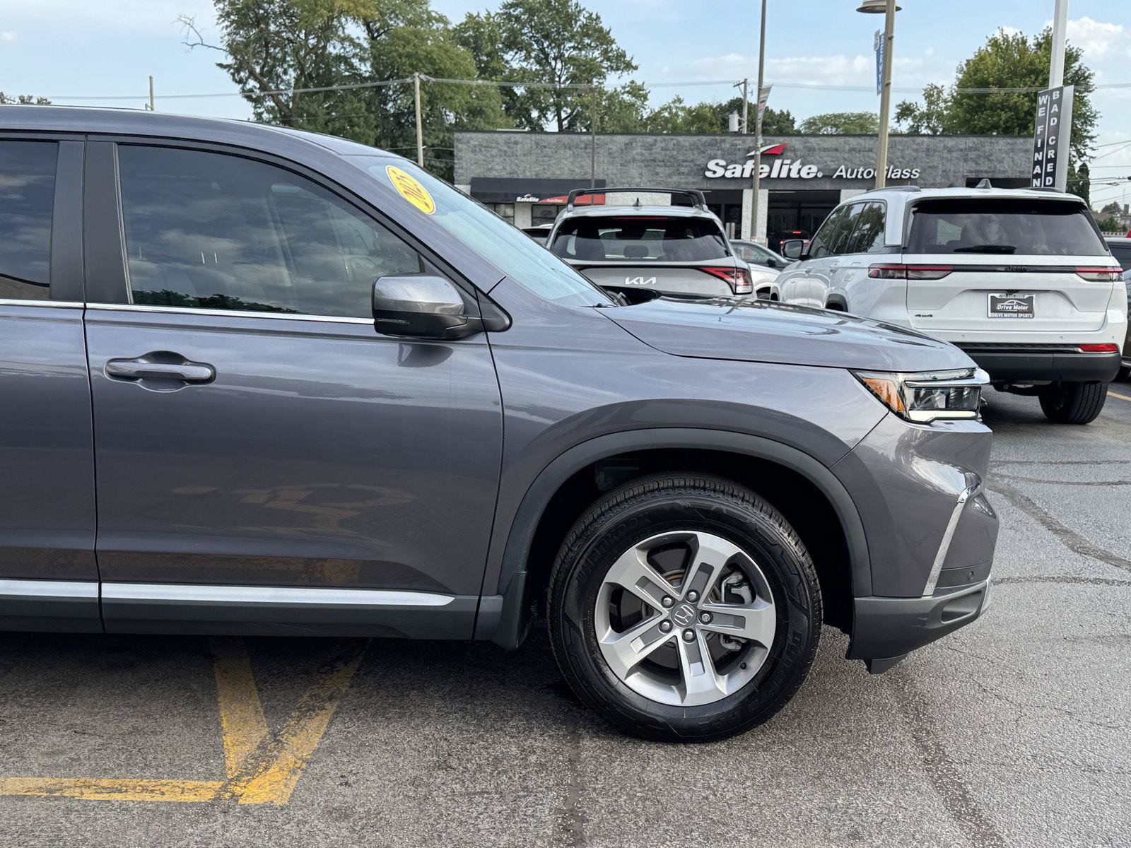 Used 2025 Honda Pilot EX-L image 10
