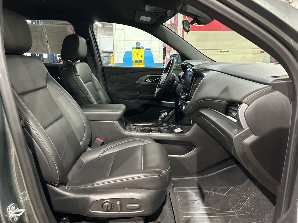 Used 2023 Chevrolet Traverse LT w/ LPO, Floor Liner Package image 40