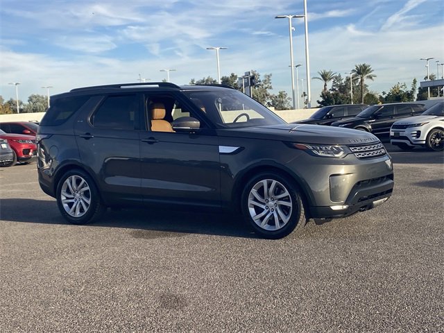 Used 2017 Land Rover Discovery HSE image 4