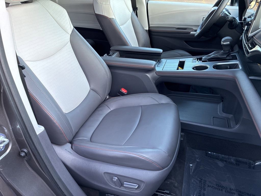 Used 2021 Toyota Sienna XSE image 16