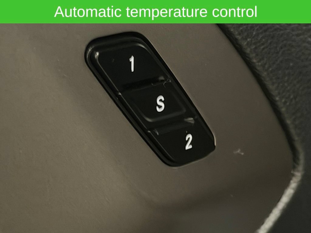 Used 2025 Chrysler Pacifica Select FWD image 10