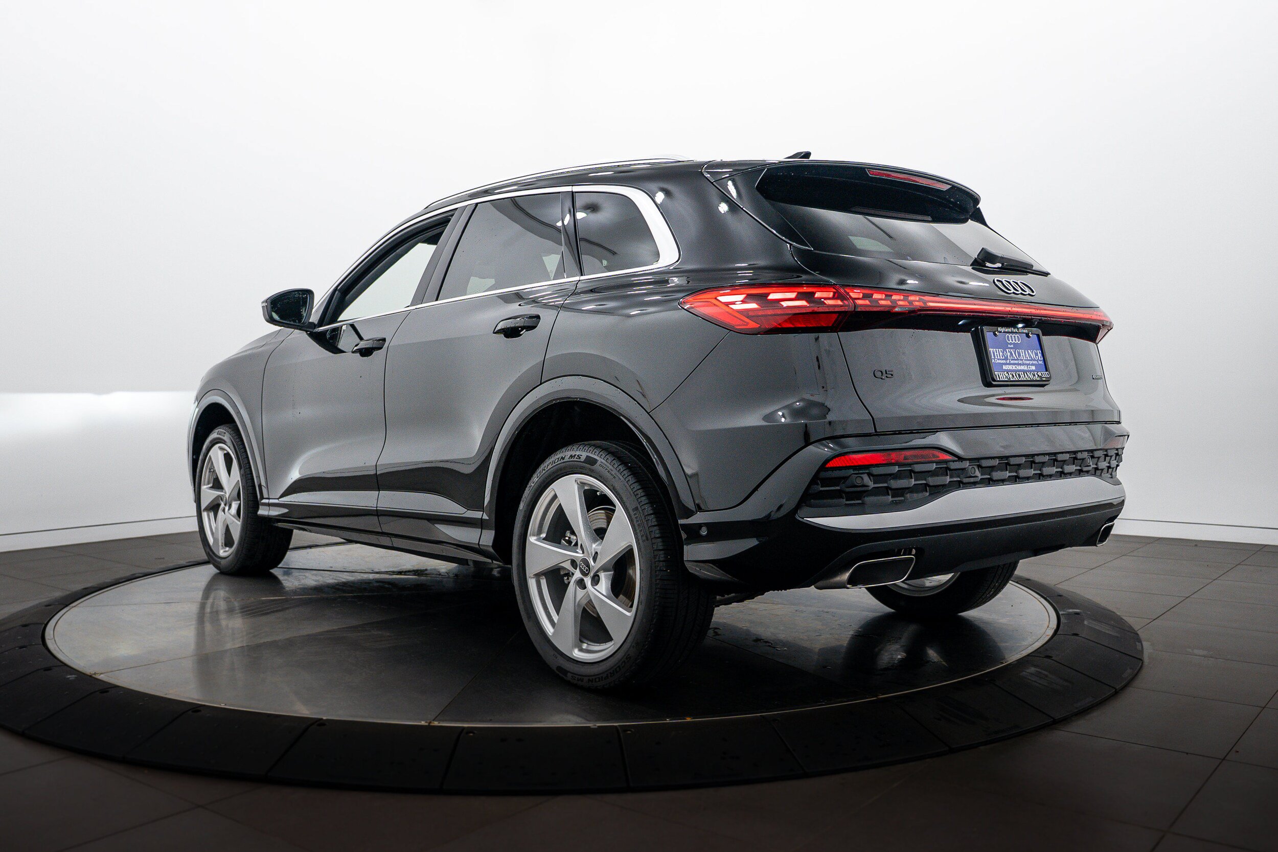 Used 2025 Audi Q5 Premium w/ Premium Plus AWD/4WD image 5