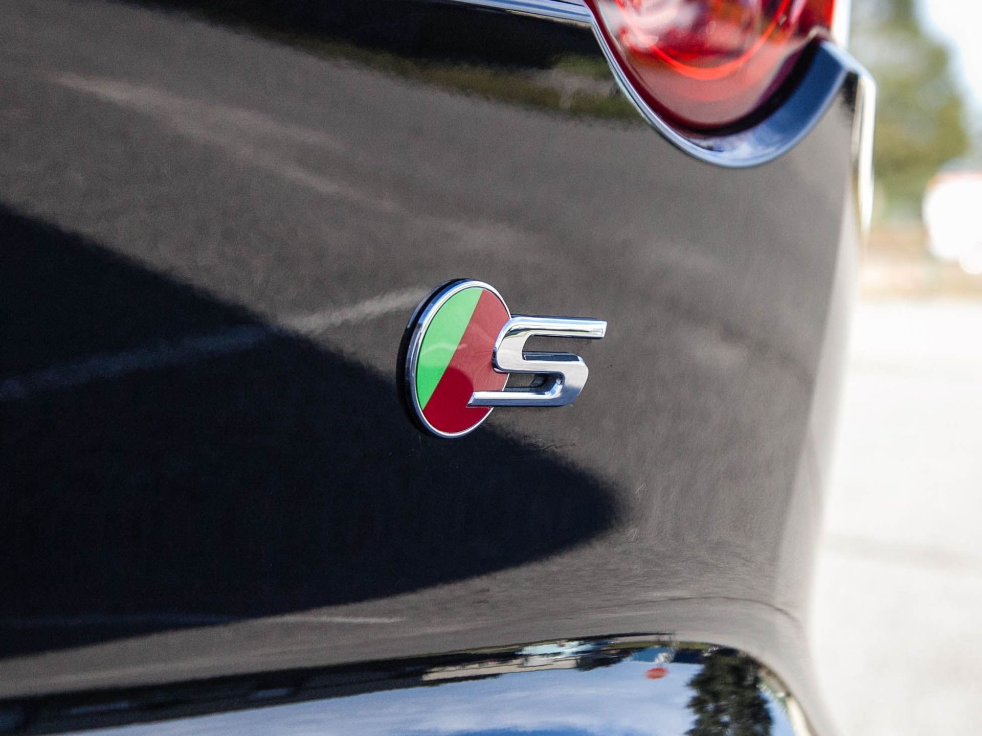 Used 2015 Jaguar F-TYPE S image 4