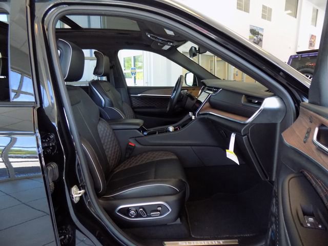 Certified 2025 Jeep Grand Cherokee L Summit w/ Obsidian Package AWD/4WD image 29