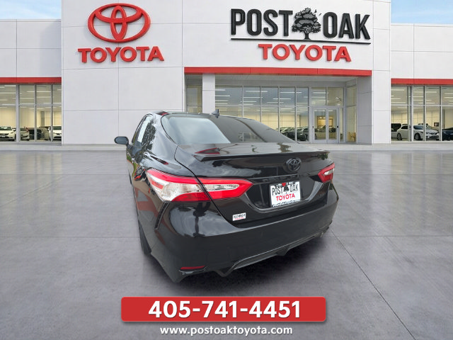 Used 2020 Toyota Camry SE FWD image 4