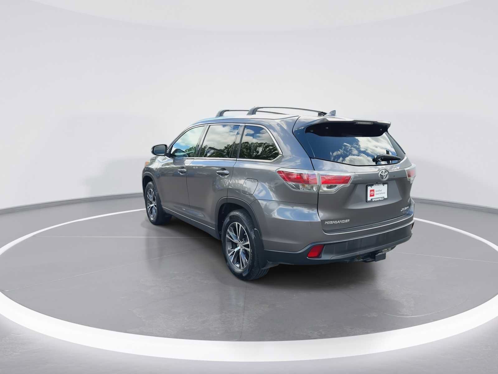 Certified 2016 Toyota Highlander XLE AWD/4WD image 6
