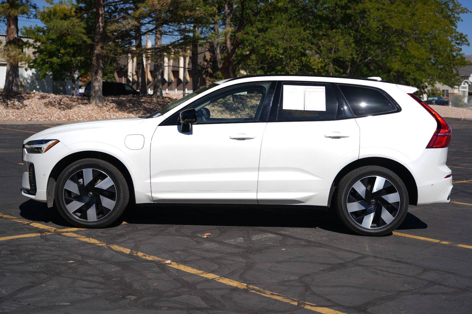 Used 2025 Volvo XC60 T8 Plus w/ Protection Package Premier AWD/4WD image 2