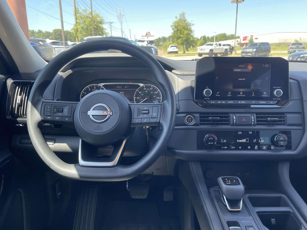 Used 2024 Nissan Pathfinder S image 14