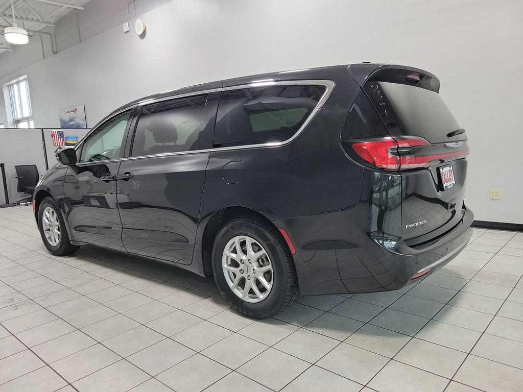 Certified 2023 Chrysler Pacifica Touring-L FWD image 10