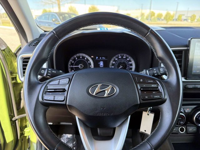 Used 2022 Hyundai Venue SEL image 25