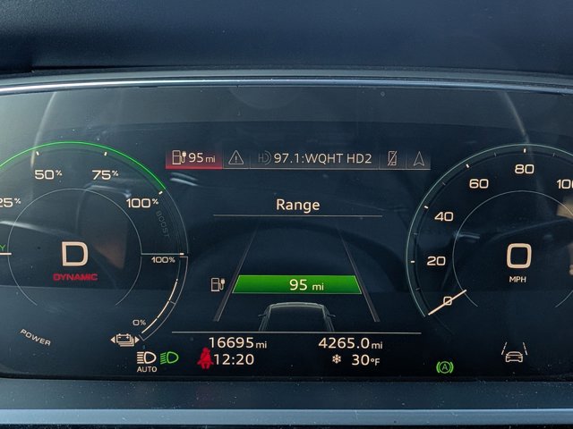 Used 2022 Audi e-tron Premium Plus w/ Premium Plus Package image 9