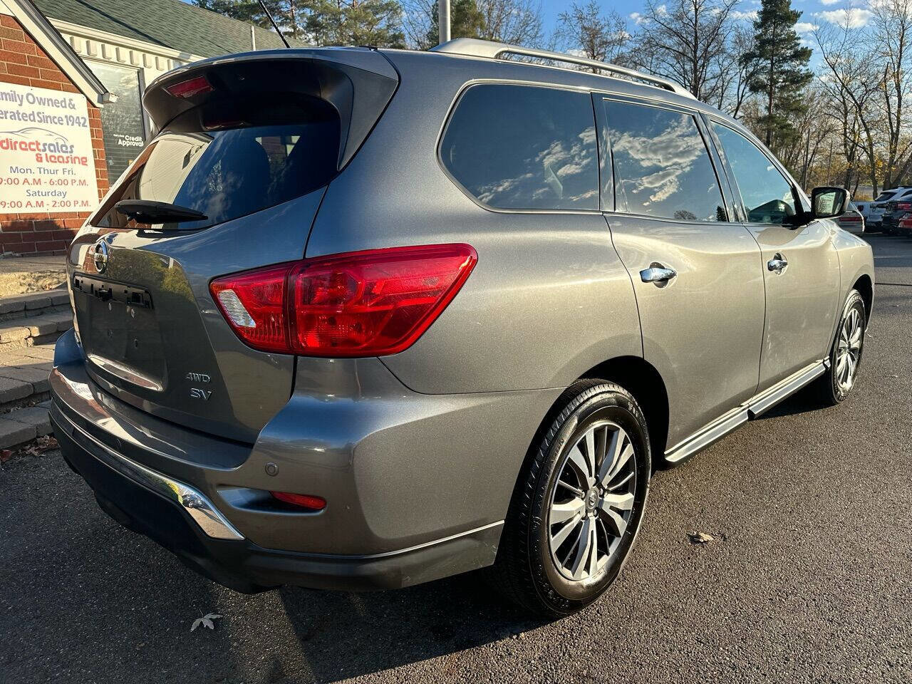 Used 2018 Nissan Pathfinder SV image 8
