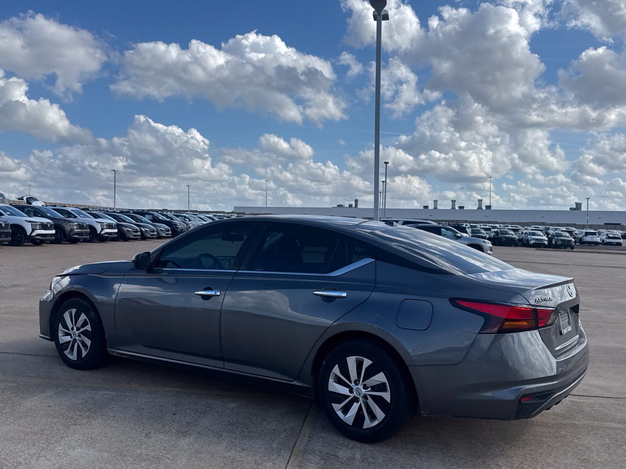 Used 2025 Nissan Altima 2.5 S FWD image 17