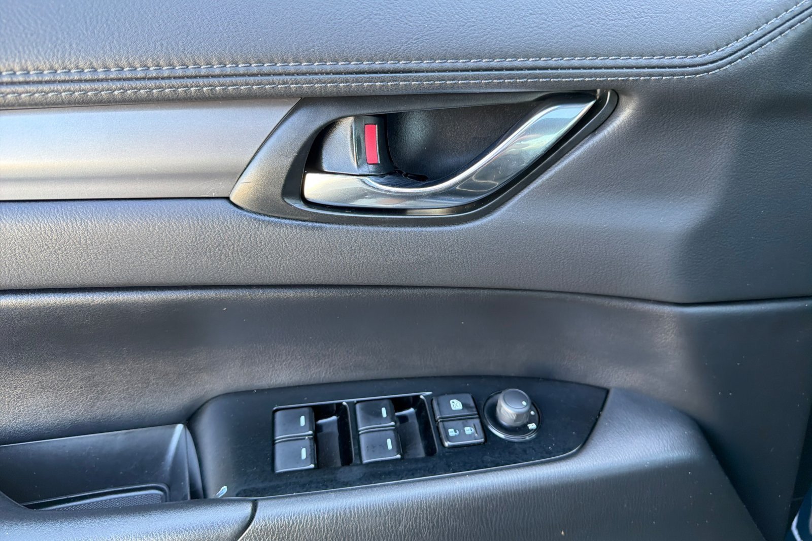 Used 2018 MAZDA CX-5 Touring w/ Preferred Equipment Package AWD/4WD image 10