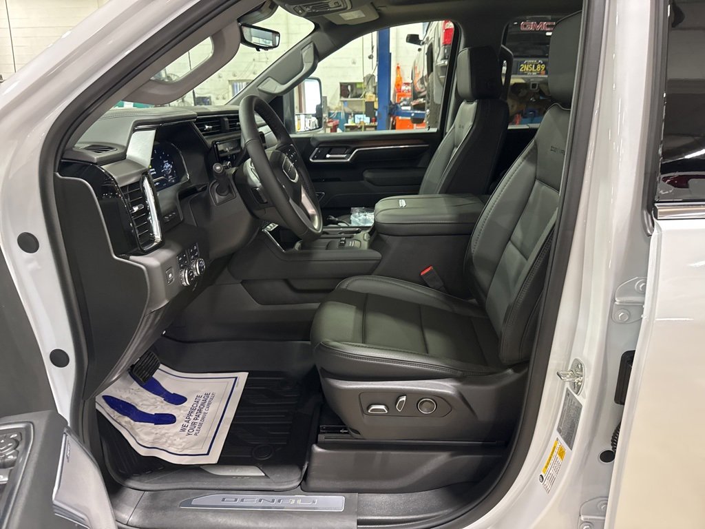 New 2025 GMC Sierra 3500 Denali w/ Denali Reserve Package image 16