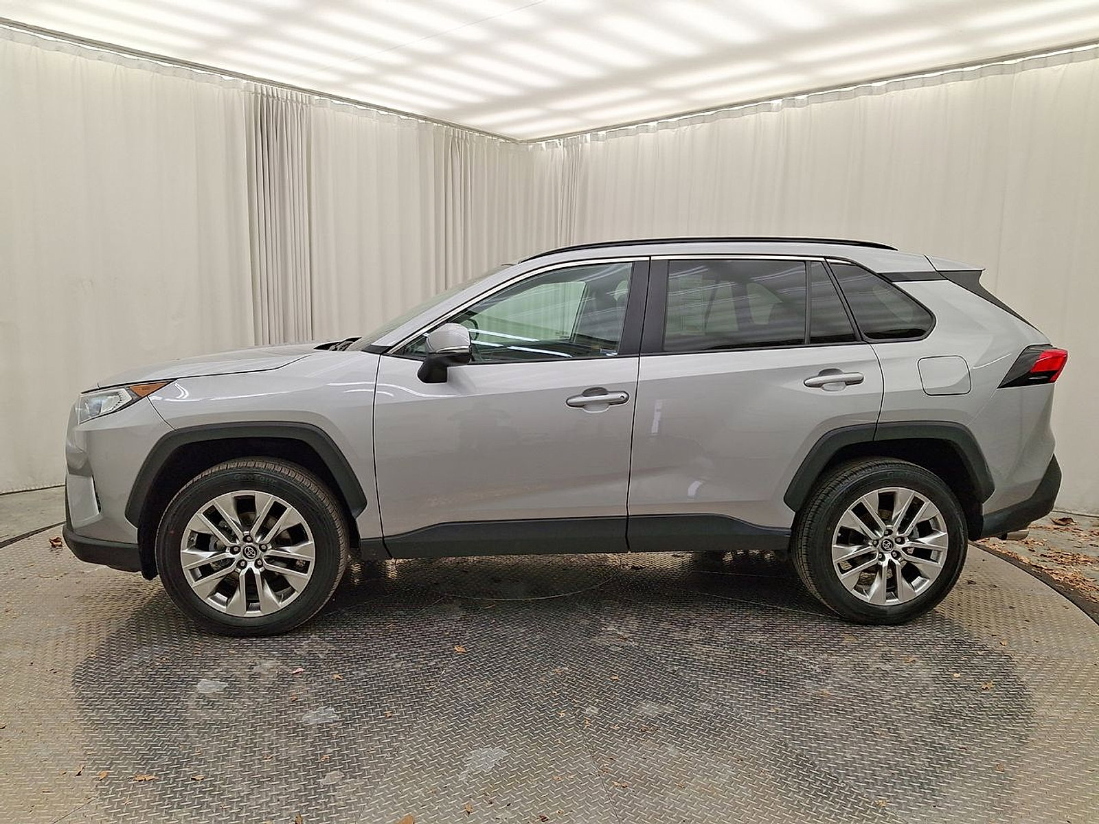 Certified 2019 Toyota RAV4 XLE Premium image 5