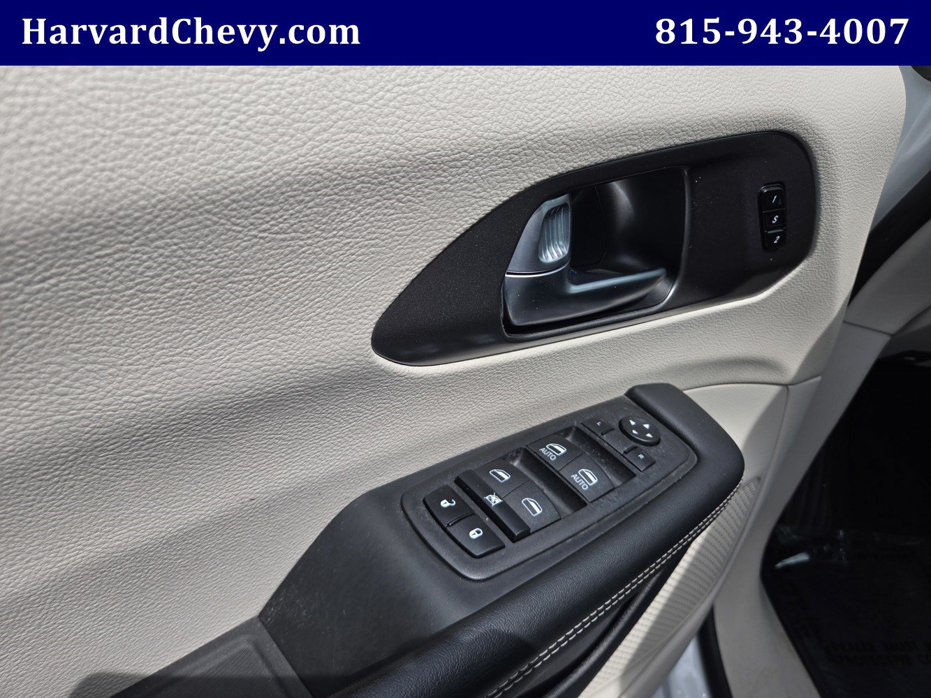 Used 2023 Chrysler Pacifica Touring-L FWD image 36