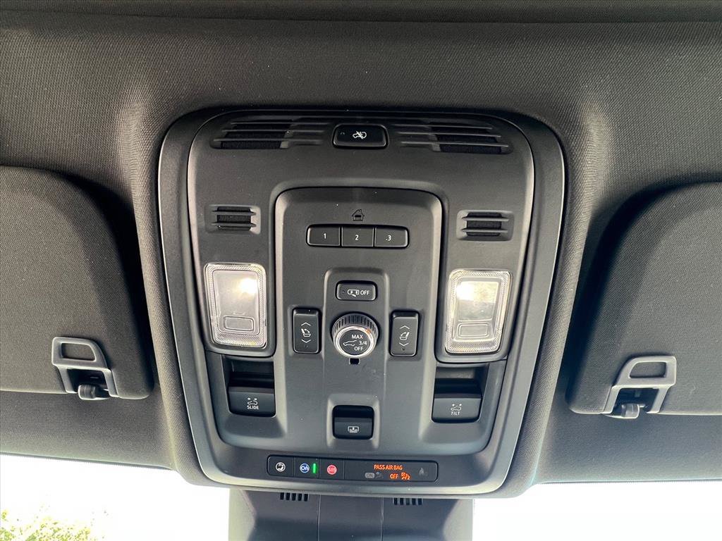 Used 2023 Cadillac Escalade ESV Premium Luxury AWD/4WD image 25