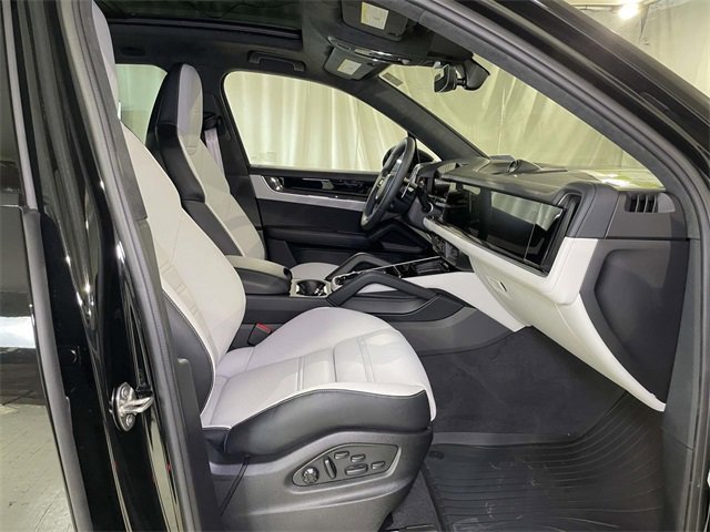 New 2026 Porsche Cayenne Turbo image 24