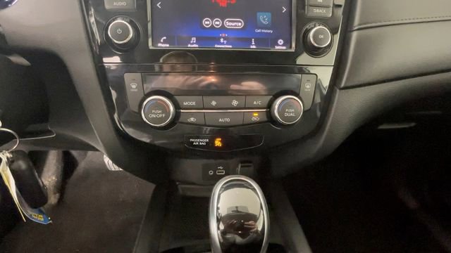 Used 2020 Nissan Rogue S FWD image 28