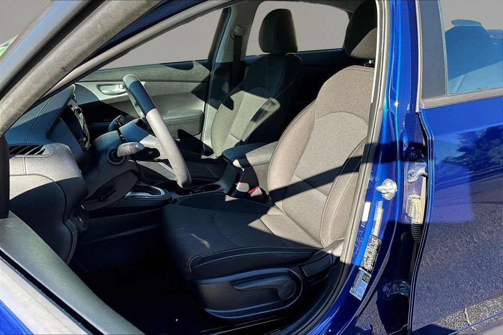 Used 2023 Kia Forte LXS FWD image 17