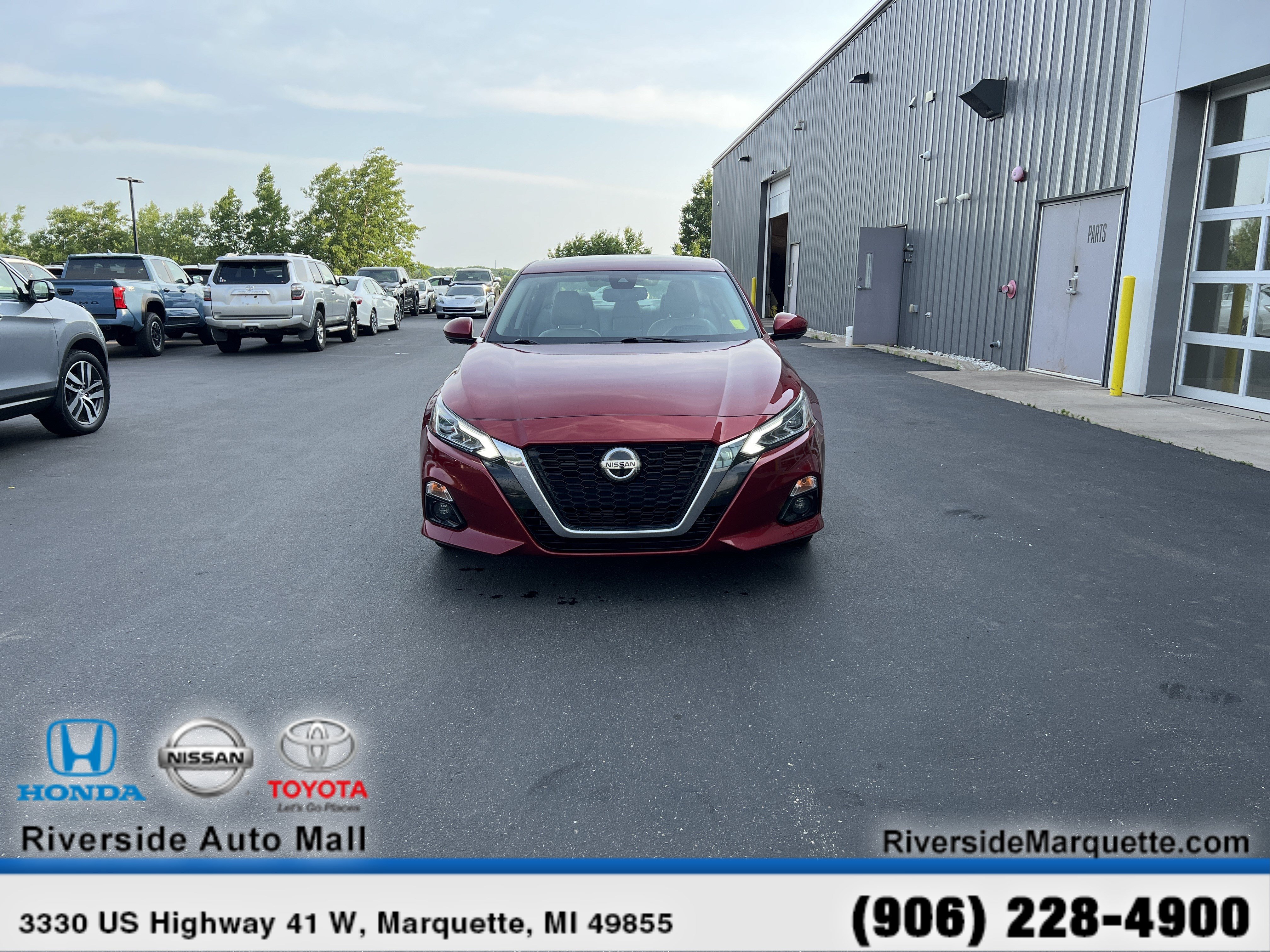 Used 2019 Nissan Altima 2.5 Platinum FWD image 2
