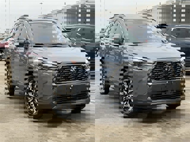 Used 2023 Toyota Corolla Cross XLE image 2
