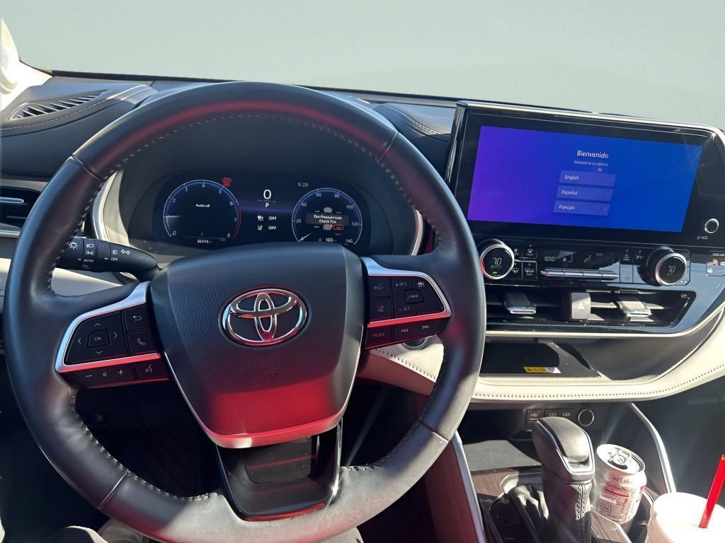 Used 2023 Toyota Highlander Limited image 27