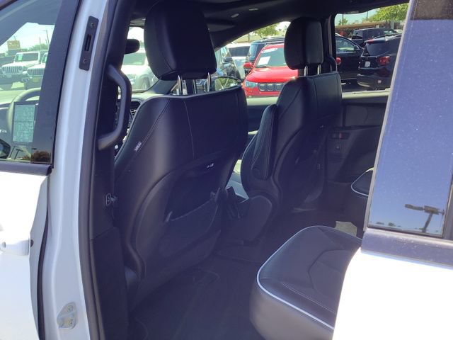 New 2027 Chrysler Pacifica Limited FWD image 27