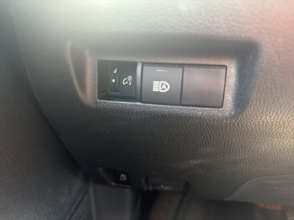 Used 2022 Toyota RAV4 XLE AWD/4WD image 10