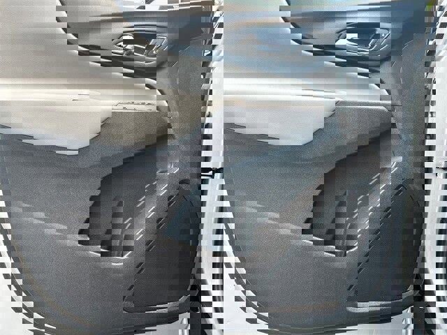 Used 2021 Chevrolet Equinox LT w/ LPO, Floor Liner Package image 17