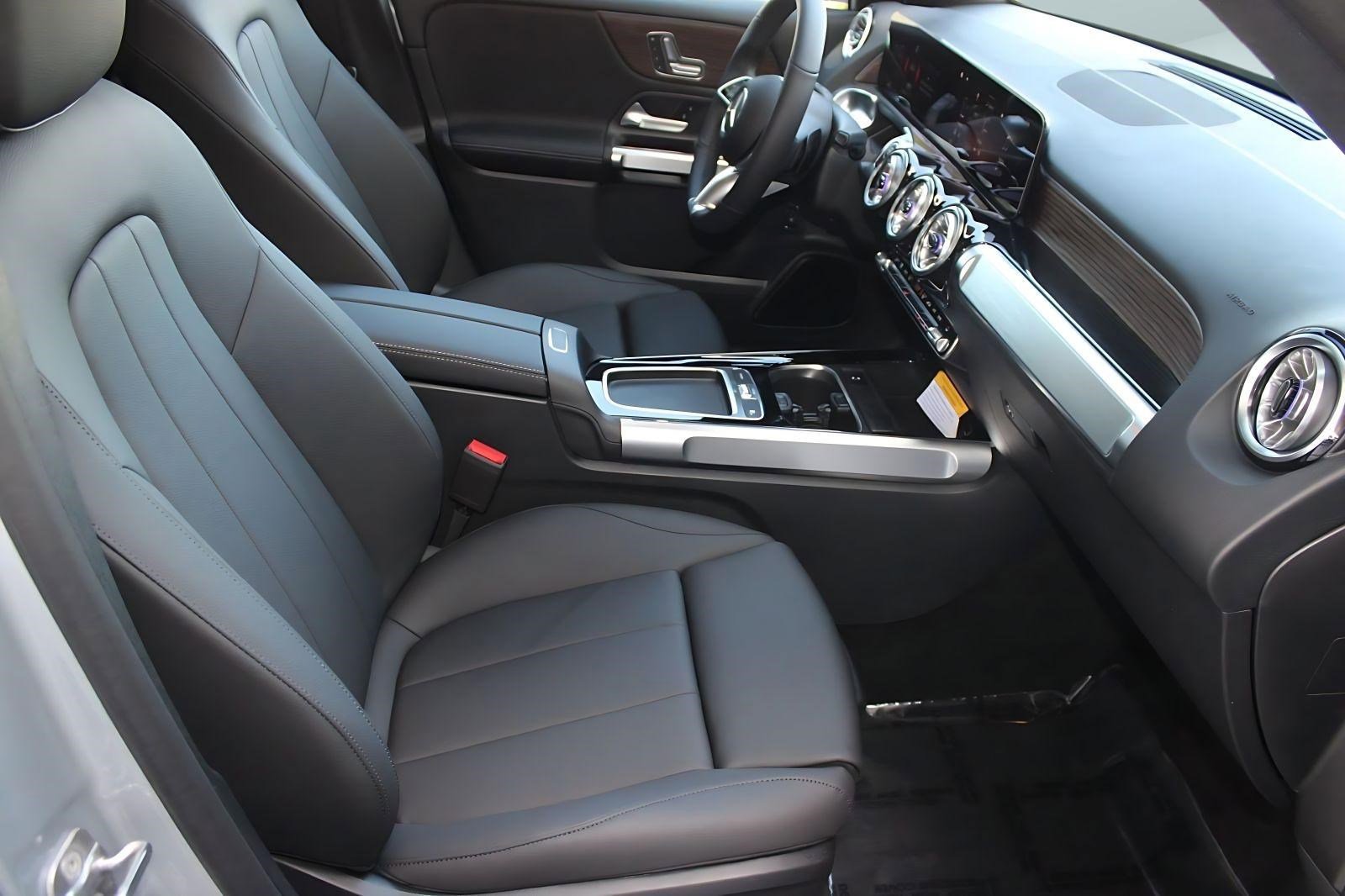 Used 2026 Mercedes-Benz GLB 250 image 31