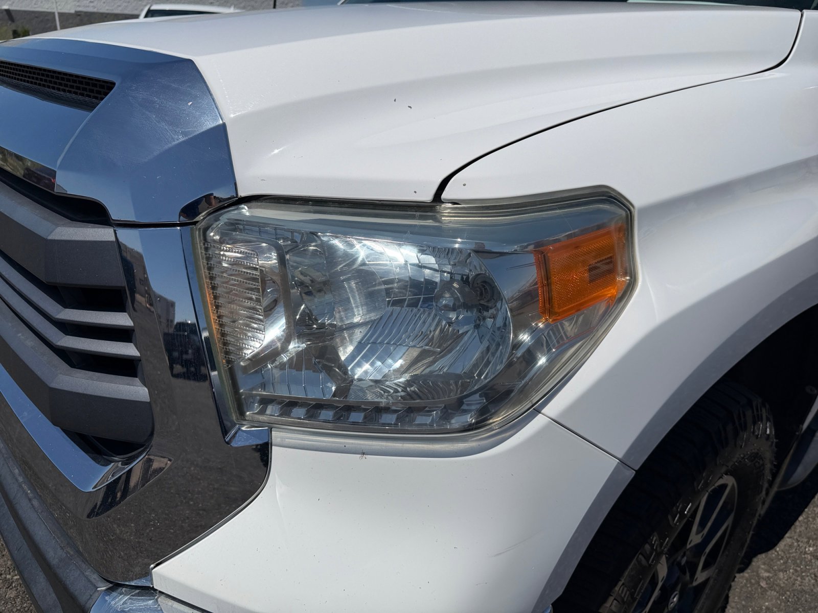 Used 2015 Toyota Tundra SR5 w/ SR5 Upgrade Package AWD/4WD image 9