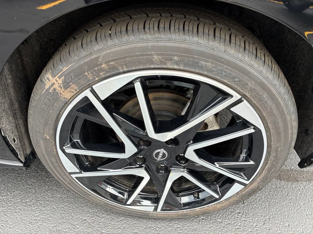 Certified 2025 Nissan Sentra SR FWD image 11