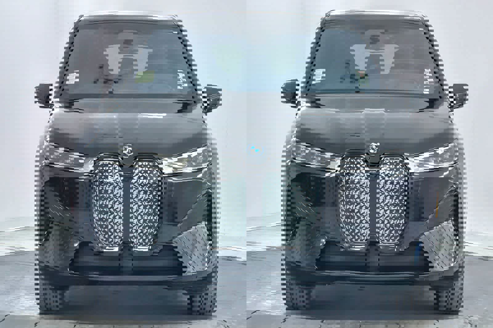 Used 2024 BMW iX xDrive50 w/ Sport Package image 10