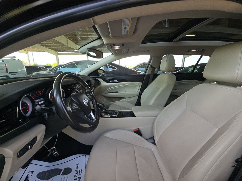 Used 2018 Buick Regal Essence w/ Driver Confidence Package #1 AWD/4WD image 3