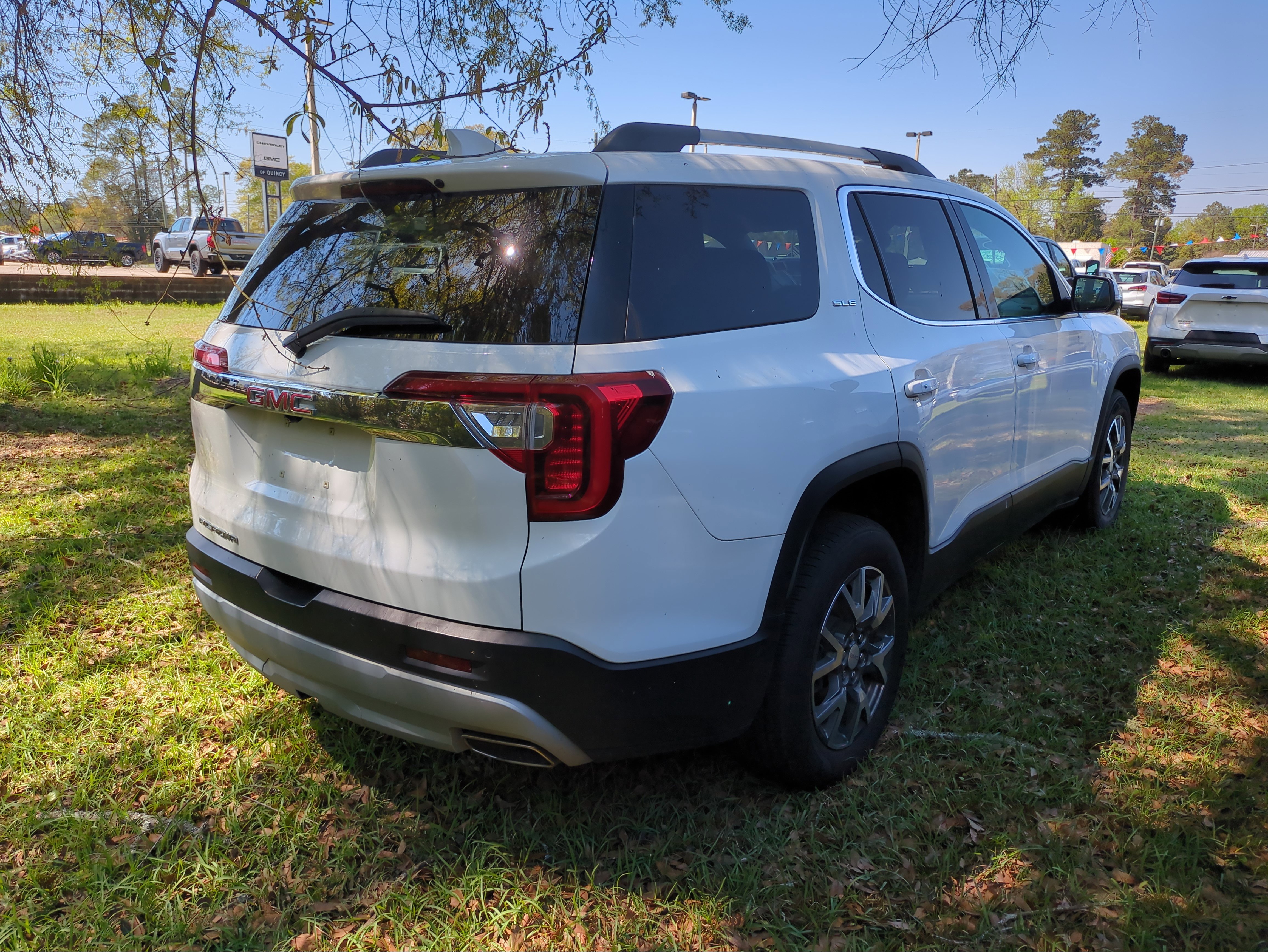 Used 2021 GMC Acadia SLE w/ Driver Convenience Package image 5